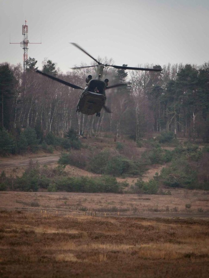 Trực thăng, bộ binh quân đội Hà Lan tham gia diễn tập tấn công đổ bộ đường không hôm 12/12/2012
